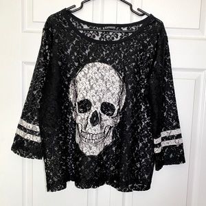 LACE SKULL TOP